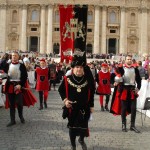 Il Gonfalone fa ingresso in Piazza San Pietro